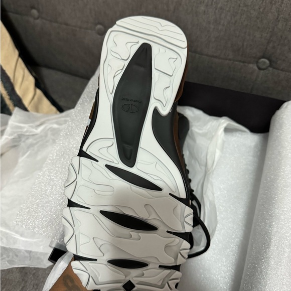 Men’s Valentino sneakers - Picture 3 of 9